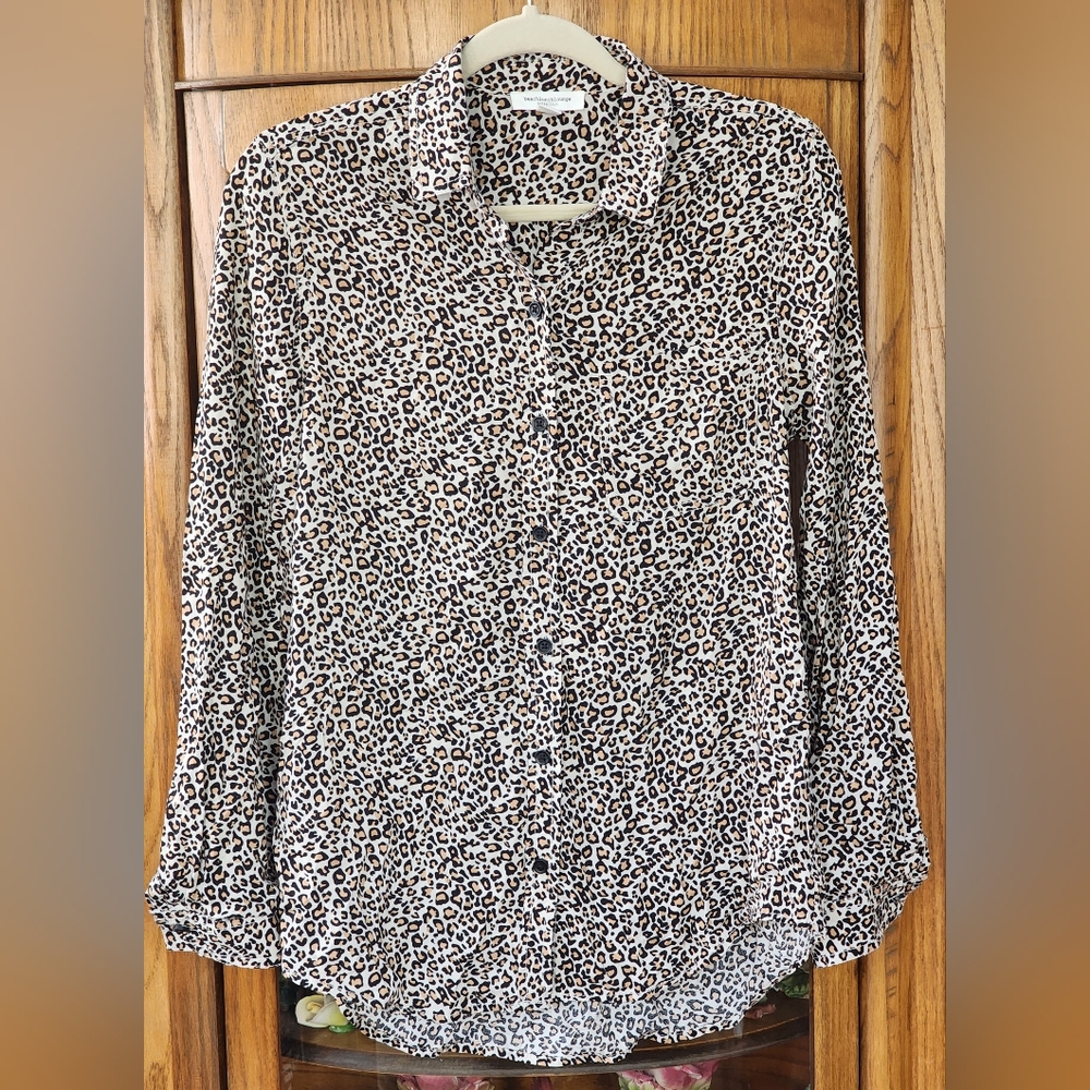 Beachlunchlounge Cheetah Print Button Down Size S